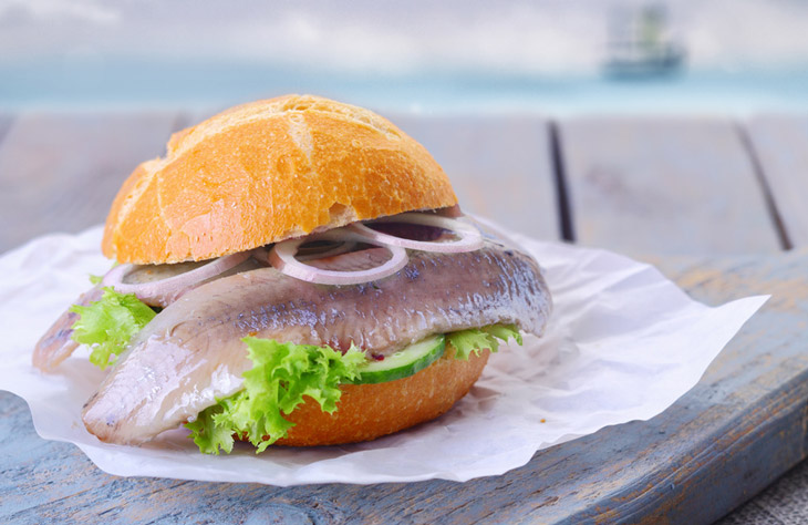 Fischfilet und Räucherfisch aus dem eigenen Ofen im Brötchen